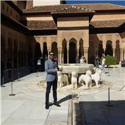 poseo un Master en Traducción e Interpretación de idiomas, Habiendo adquirido la experiencia en la enseñanza de Inglés
